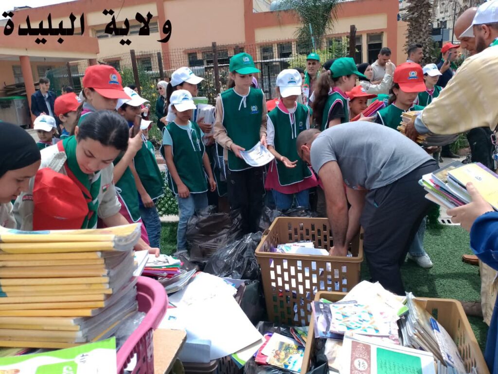 بالصور..التلاميذ يصنعون الحدث في حملة استرجاع الكراريس المستعملة