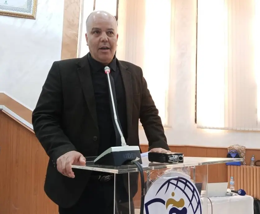 خبراء وباحثون يؤكدون ضرورة إعادة هيكلة التعليم الإعلامي لمواكبة الذكاء الاصطناعي